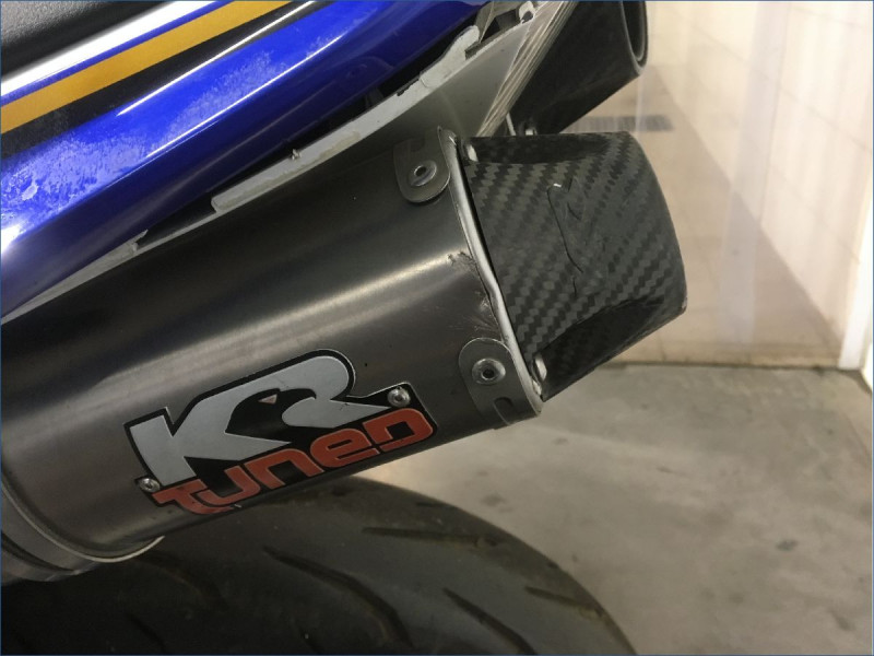 YAMAHA R1 
