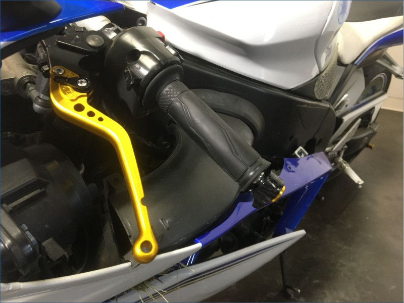 YAMAHA R1 