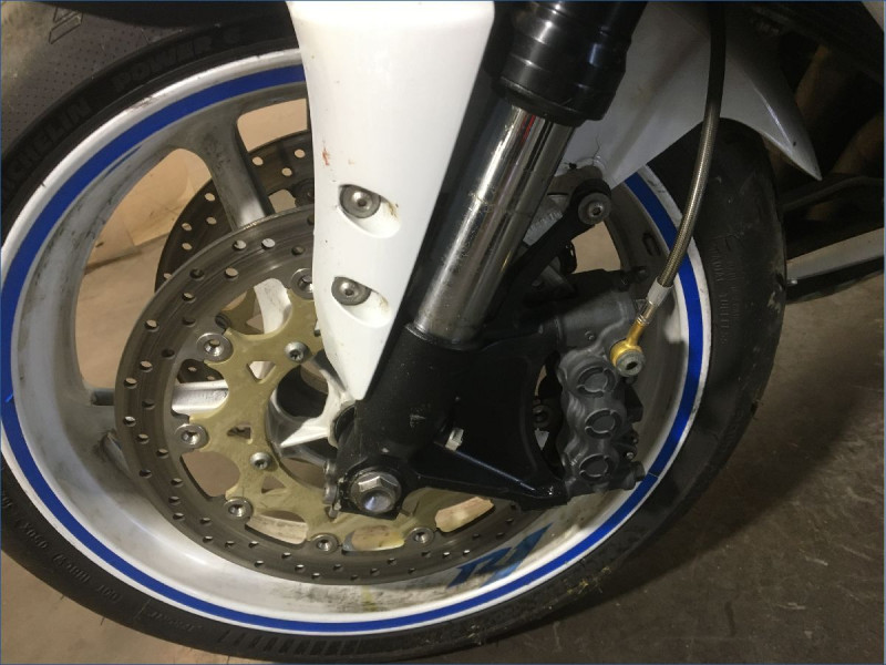YAMAHA R1 