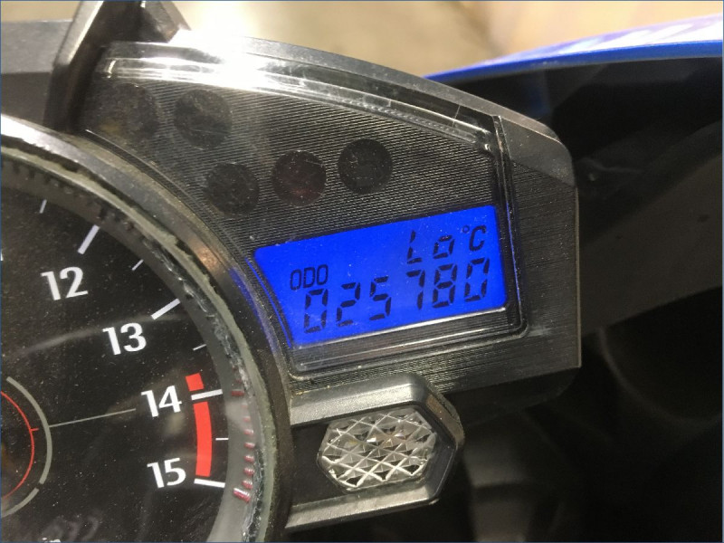 YAMAHA R1 