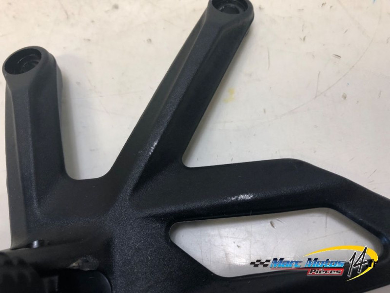 PLATINE AVANT GAUCHE KTM 1390 SUPERDUKE R 2024