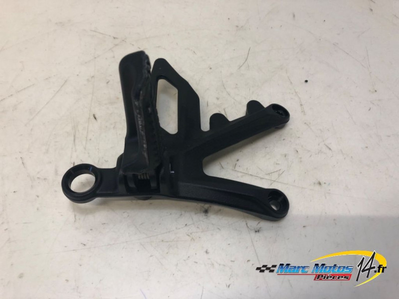 PLATINE AVANT DROITE KTM 1390 SUPERDUKE R 2024