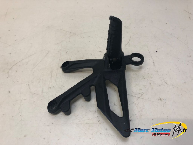 PLATINE AVANT DROITE KTM 1390 SUPERDUKE R 2024