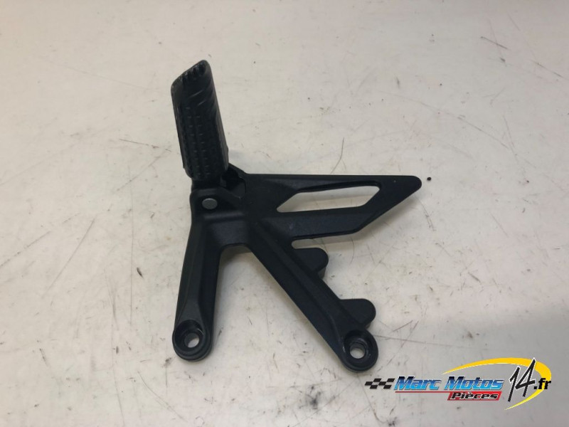 PLATINE AVANT DROITE KTM 1390 SUPERDUKE R 2024