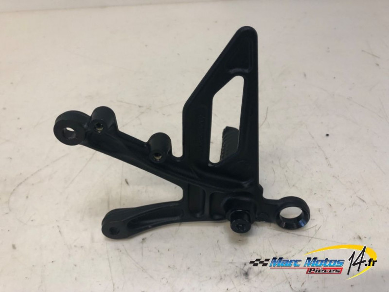 PLATINE AVANT DROITE KTM 1390 SUPERDUKE R 2024