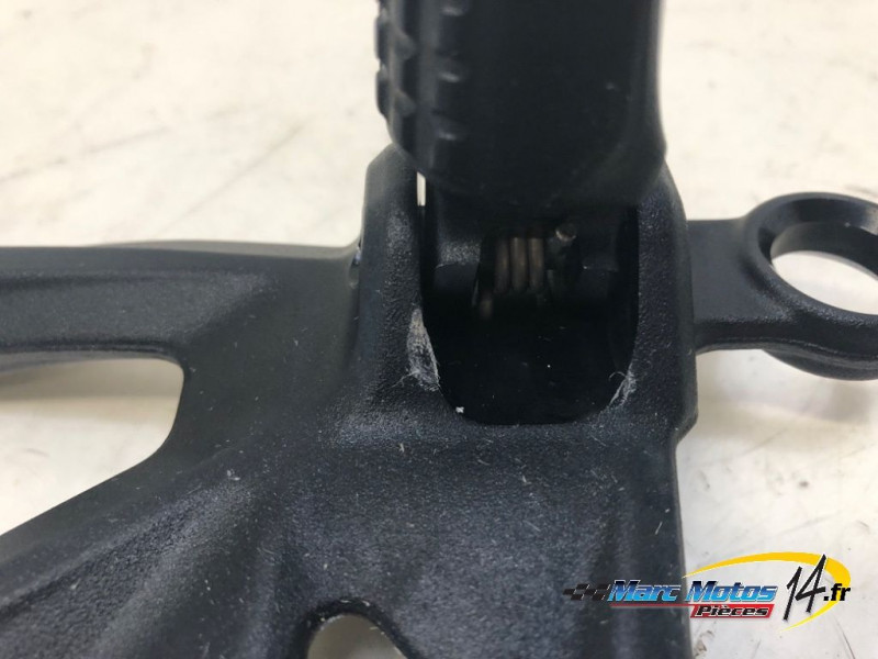 PLATINE AVANT DROITE KTM 1390 SUPERDUKE R 2024