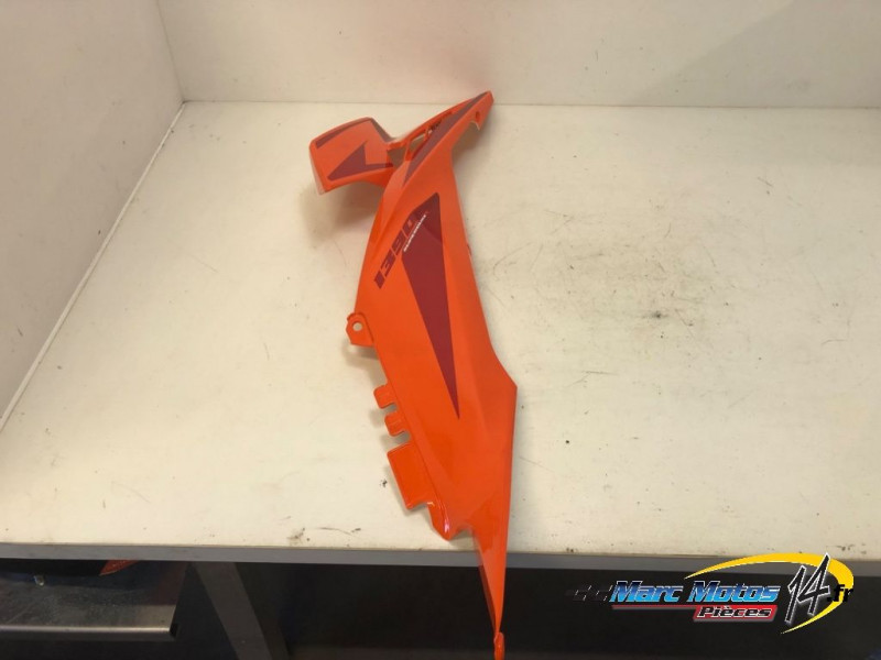 CACHE LATERAL DROIT KTM 1390 SUPERDUKE R 2024