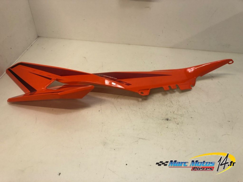 CACHE LATERAL DROIT KTM 1390 SUPERDUKE R 2024