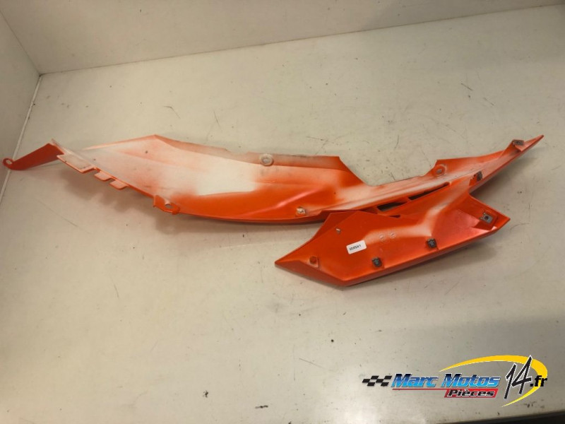 CACHE LATERAL DROIT KTM 1390 SUPERDUKE R 2024