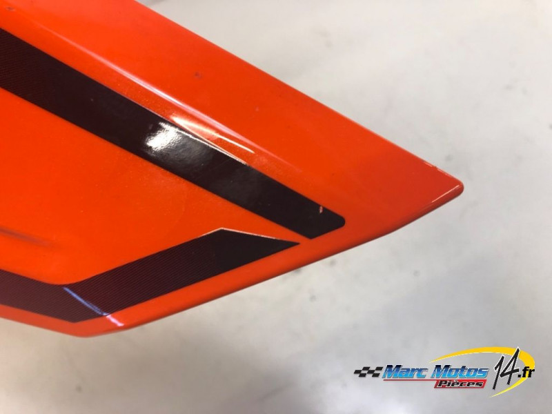 CACHE LATERAL DROIT KTM 1390 SUPERDUKE R 2024