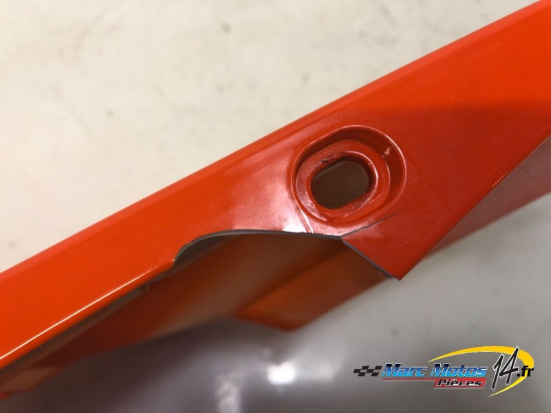 CACHE LATERAL DROIT KTM 1390 SUPERDUKE R 2024