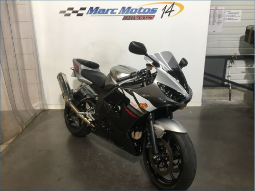 YAMAHA R6 