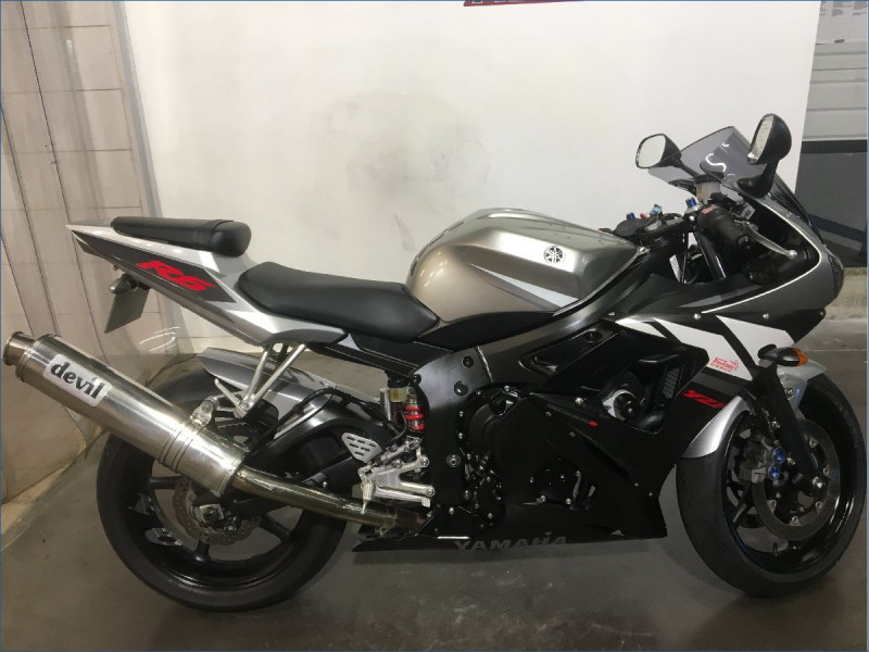 YAMAHA R6 