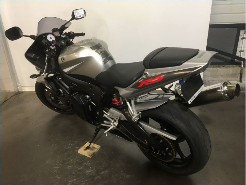 YAMAHA R6 