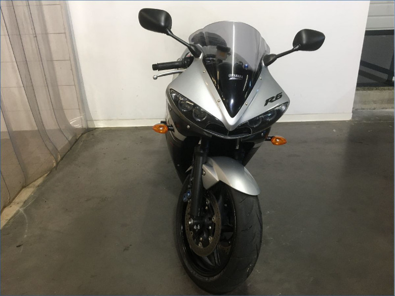 YAMAHA R6 