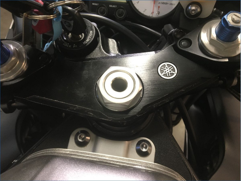 YAMAHA R6 