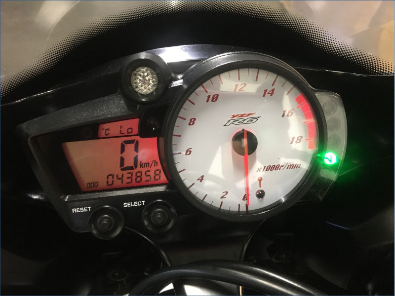 YAMAHA R6 
