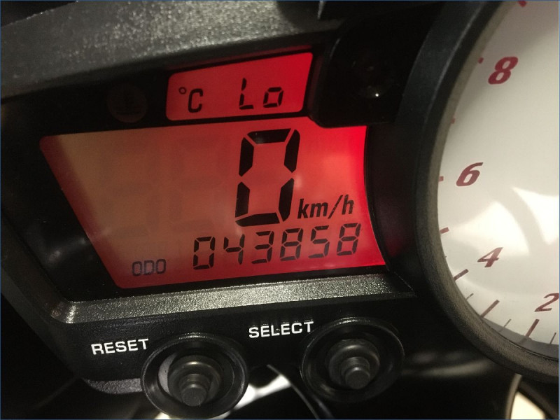 YAMAHA R6 