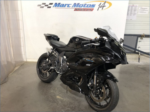 YAMAHA R7 