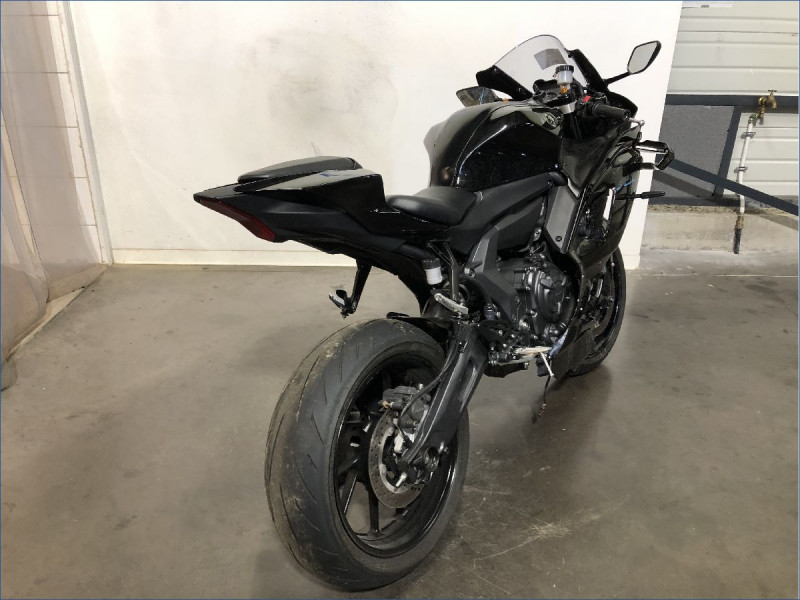 YAMAHA R7 