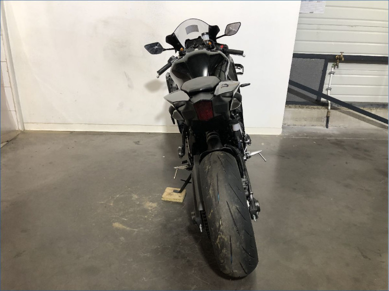 YAMAHA R7 