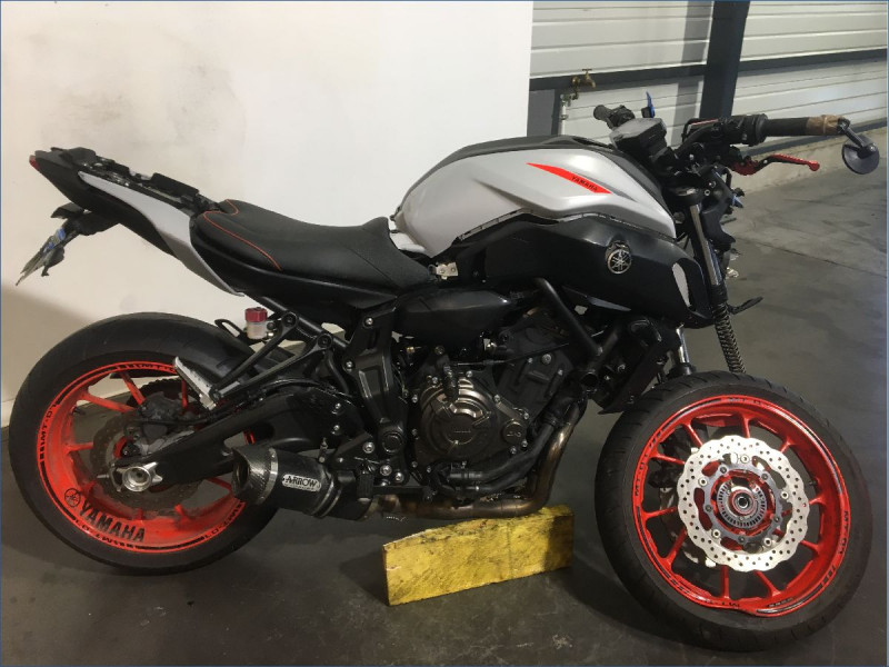YAMAHA MT07 