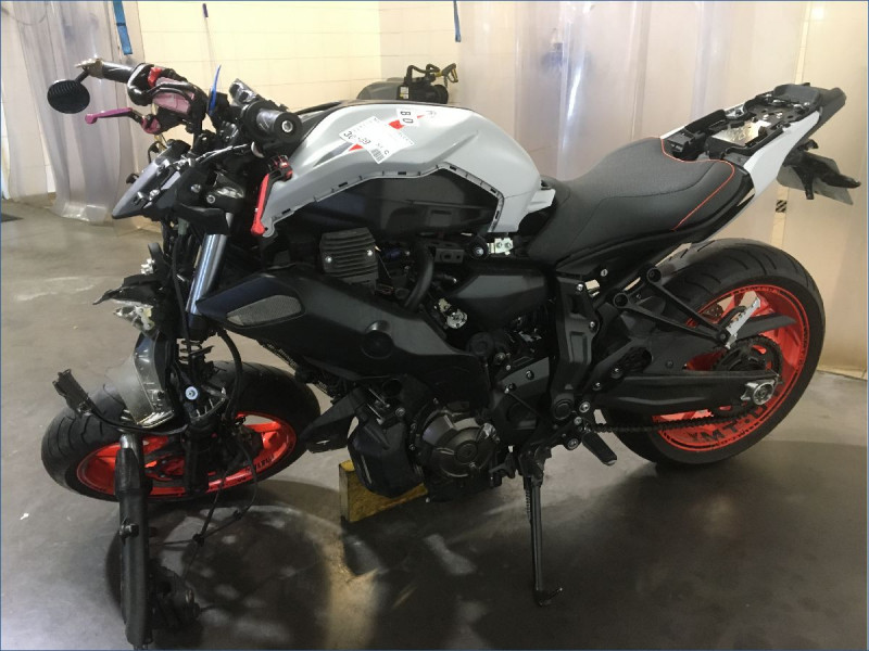 YAMAHA MT07 
