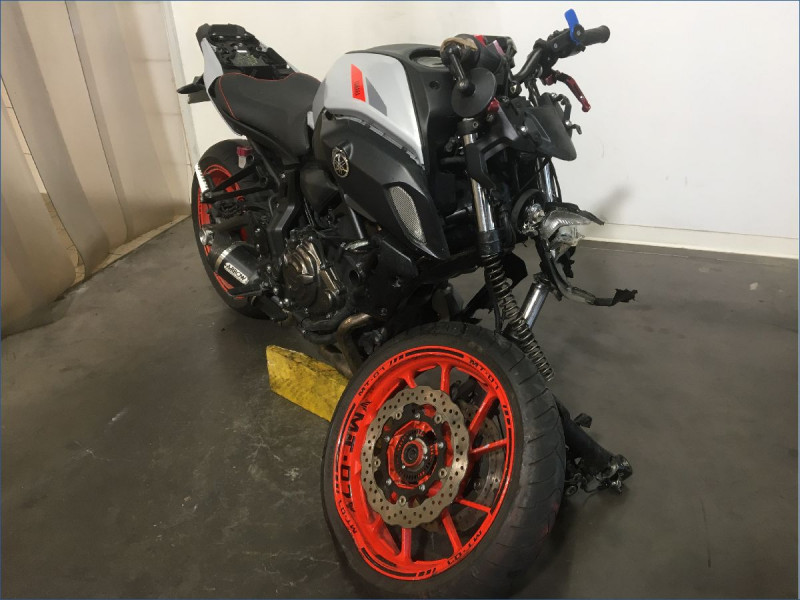 YAMAHA MT07 