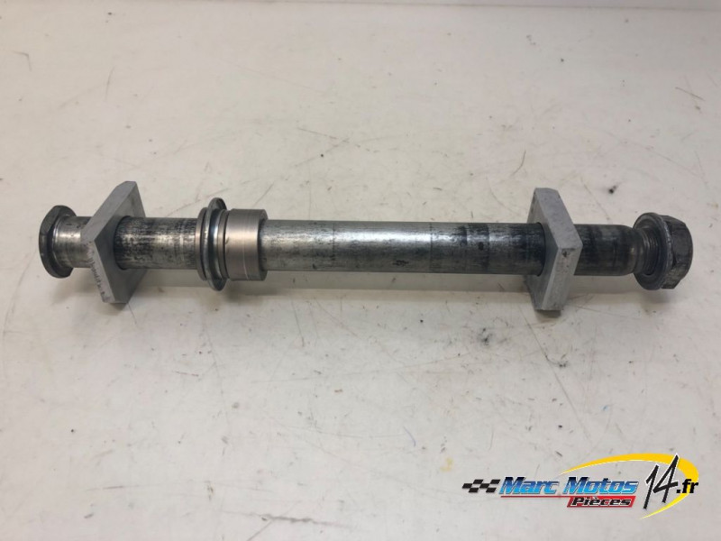 AXE DE ROUE ARRIERE SUZUKI 600 GSXR 2001