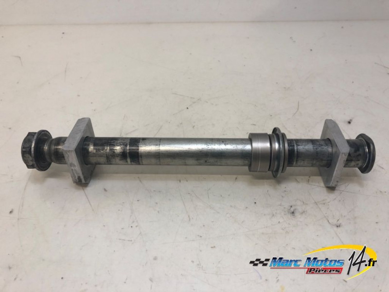 AXE DE ROUE ARRIERE SUZUKI 600 GSXR 2001