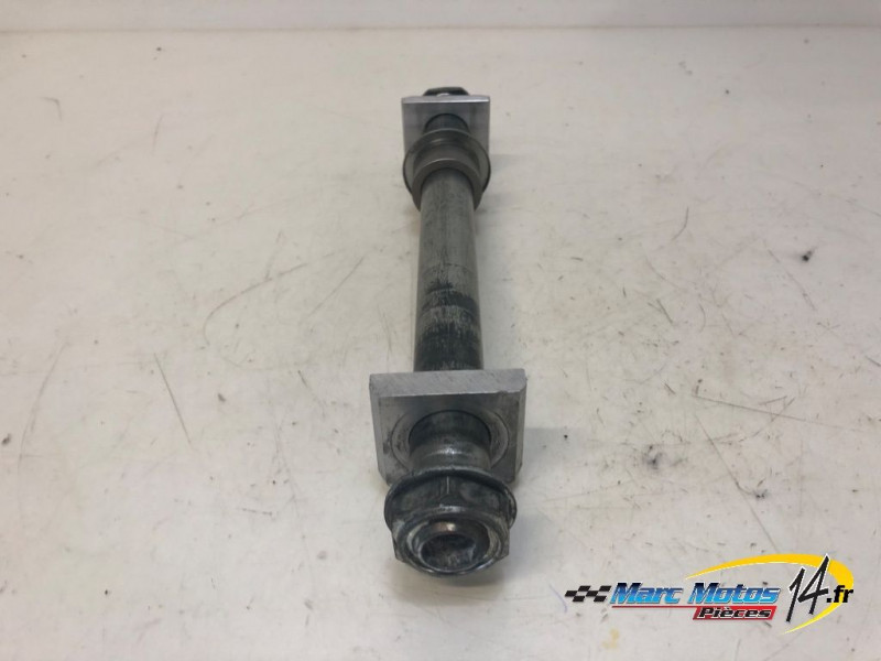 AXE DE ROUE ARRIERE SUZUKI 600 GSXR 2001