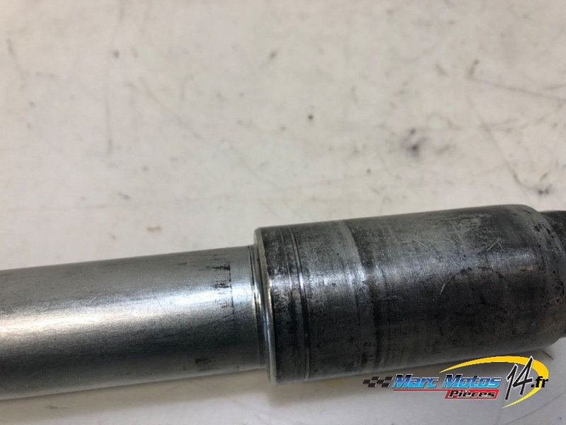 AXE DE ROUE AVANT SUZUKI 600 GSXR 2001