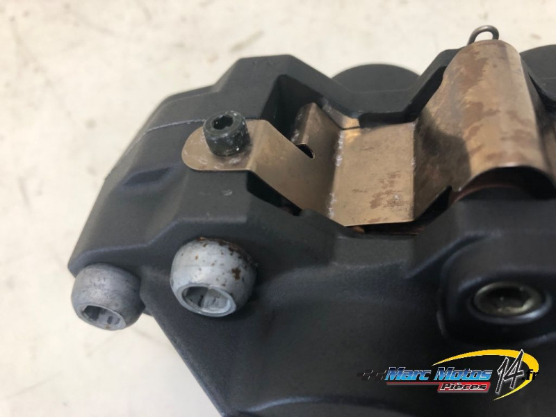 ETRIER DE FREIN AVANT DROIT SUZUKI 600 GSXR 2001
