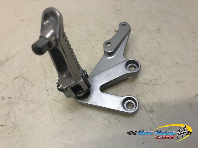 PLATINE AVANT DROITE SUZUKI 600 GSXR 2001