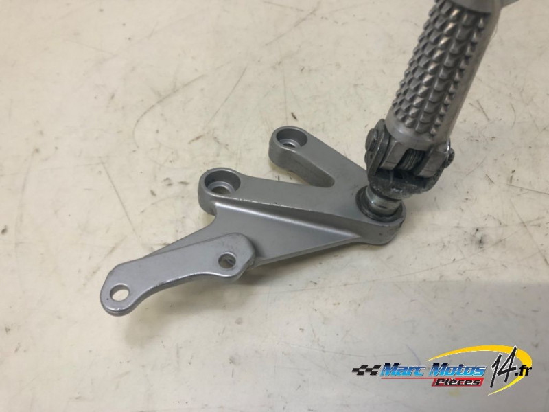 PLATINE AVANT DROITE SUZUKI 600 GSXR 2001