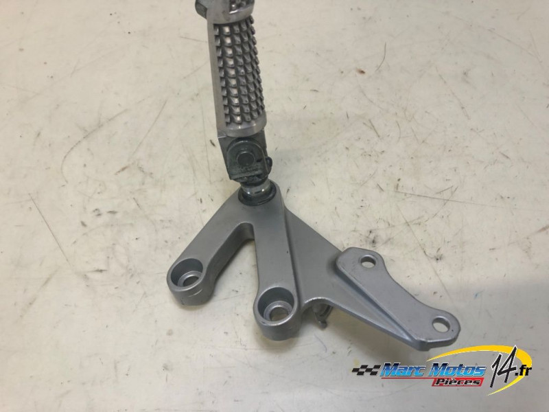 PLATINE AVANT DROITE SUZUKI 600 GSXR 2001