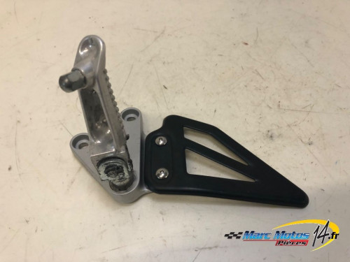 PLATINE AVANT GAUCHE SUZUKI 600 GSXR 2001