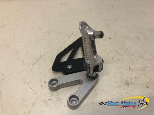 PLATINE AVANT GAUCHE SUZUKI 600 GSXR 2001