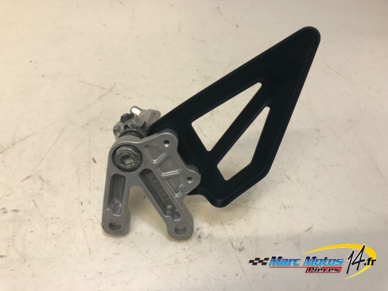 PLATINE AVANT GAUCHE SUZUKI 600 GSXR 2001