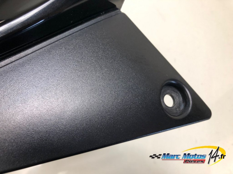 CACHE LATERAL INTERMEDIAIRE DROIT YAMAHA 1300 XJR 2008