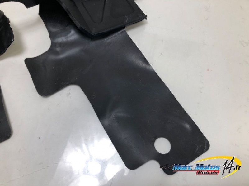 PLASTIQUES ET CAOUTCHOUCS DIVERS YAMAHA 1300 XJR 2008