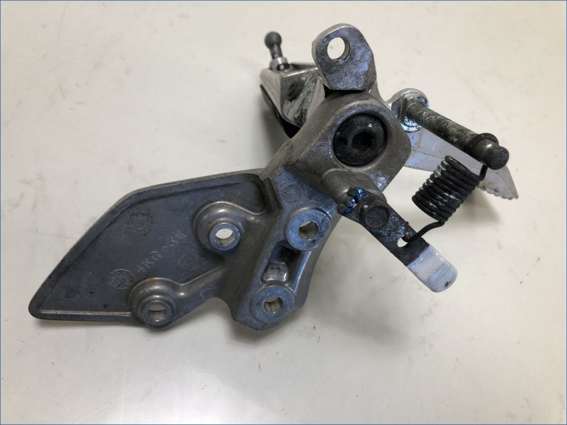 PLATINE AVANT DROITE YAMAHA 1300 XJR 2008