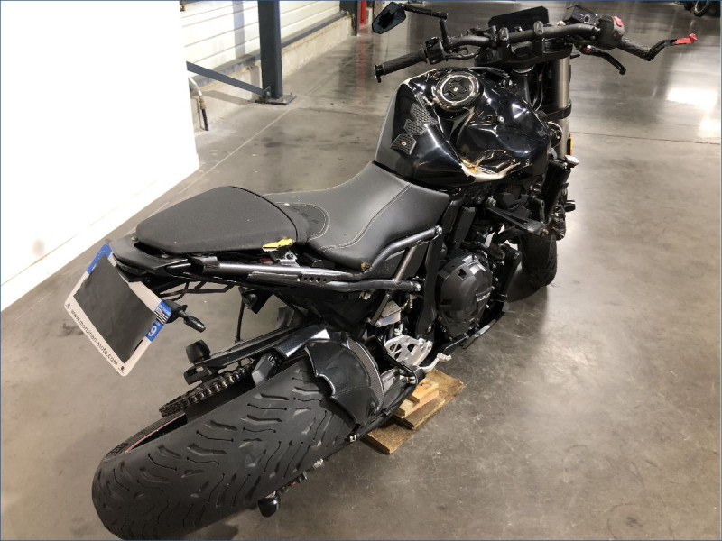 SUZUKI GSX-8S 