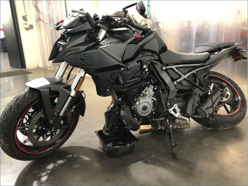 SUZUKI GSX-8S 