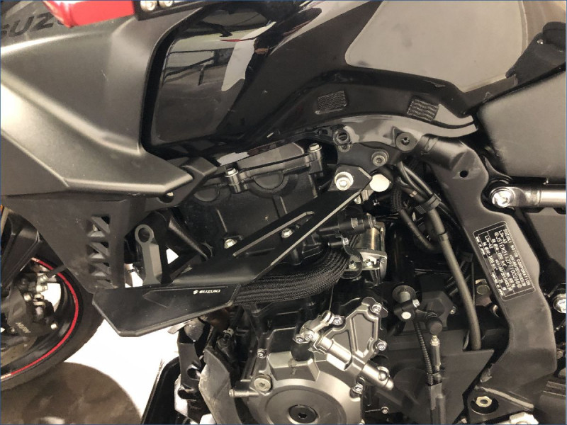 SUZUKI GSX-8S 