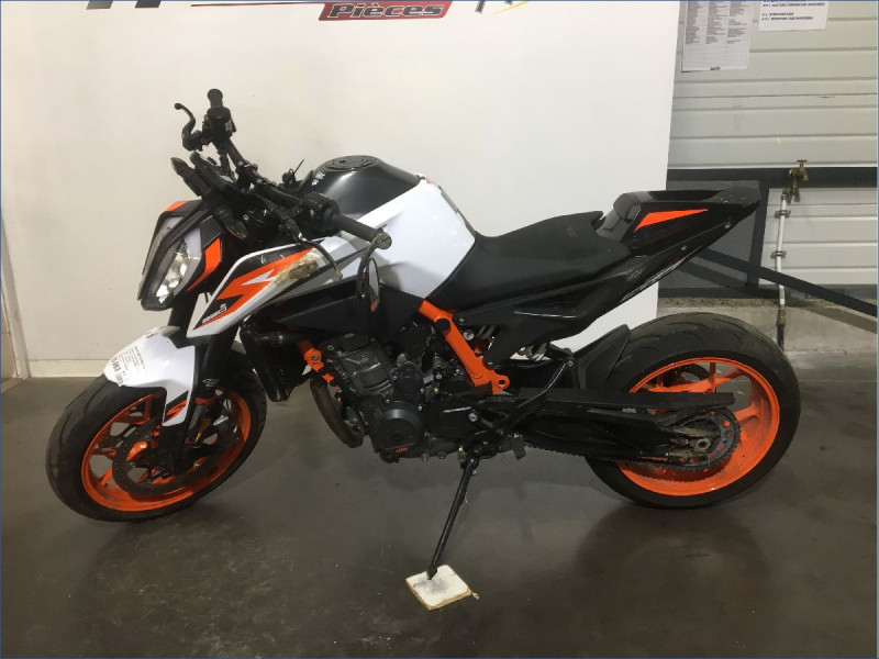 KTM 890 DUKE R