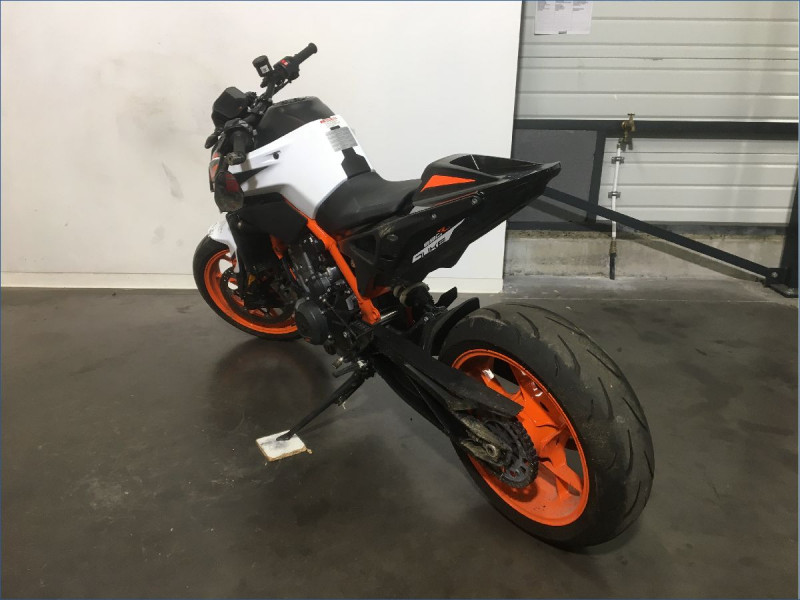 KTM 890 DUKE R