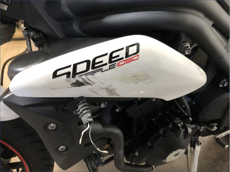 TRIUMPH 1050 SPEED TRIPLE 
