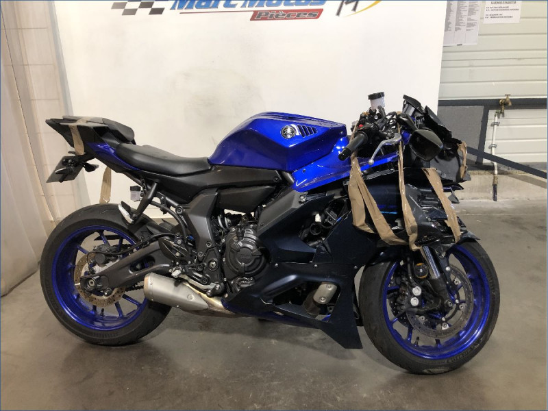 YAMAHA R7 