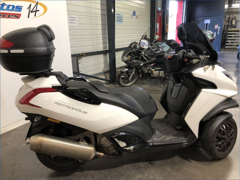 PEUGEOT 400 METROPOLIS 